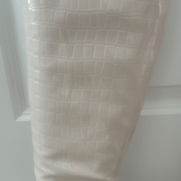 Lulus Cream Croc-Embossed Pointed-Toe Knee High Boots Size 8, never worn - Picture 4 of 7